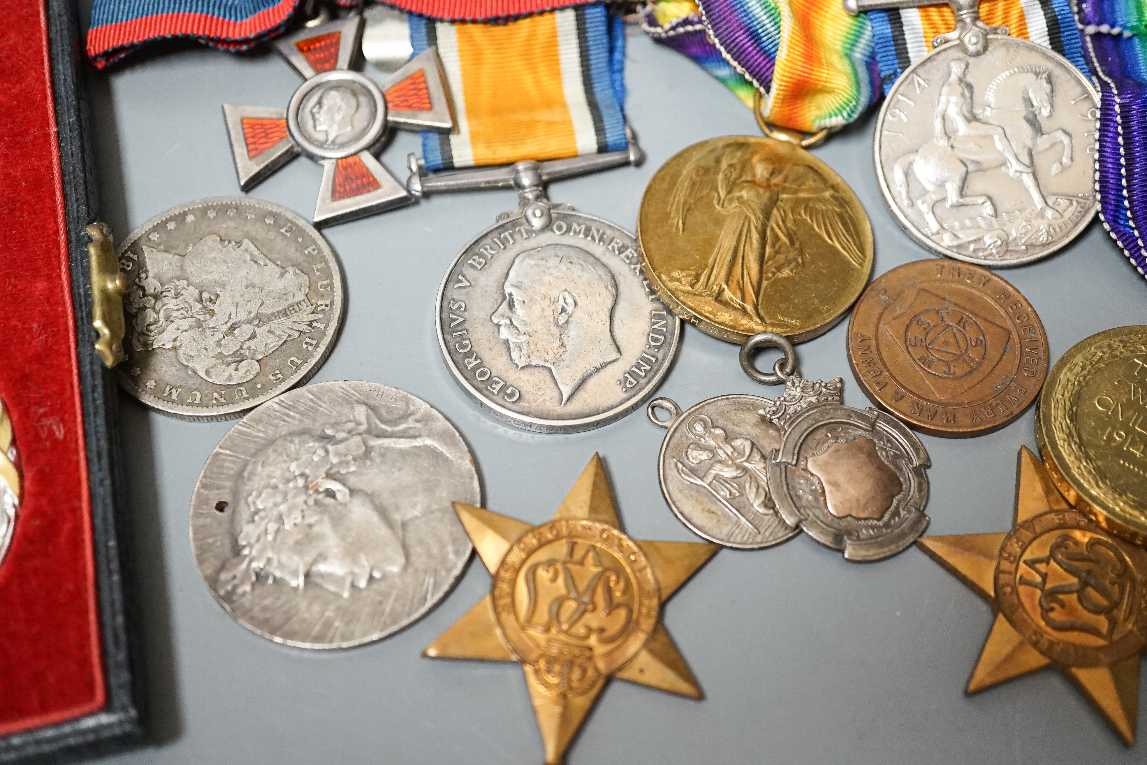 WW1 medals to include a trio to 7522 L.CPL. A.T. CHART 11/BN. A.I.F and a trio to J.A. CHART V.A.D., WW2 medals, a 9ct medal etc.